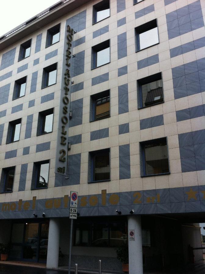 Autosole 2 Hotel Milan Bagian luar foto