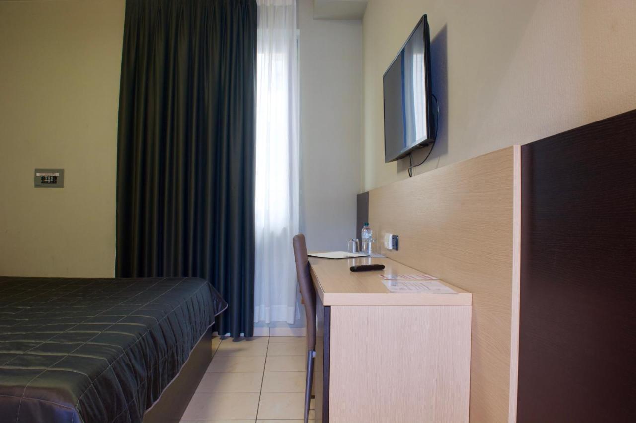 Autosole 2 Hotel Milan Bagian luar foto