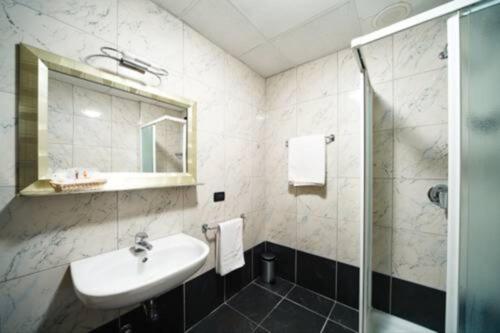 Autosole 2 Hotel Milan Bagian luar foto