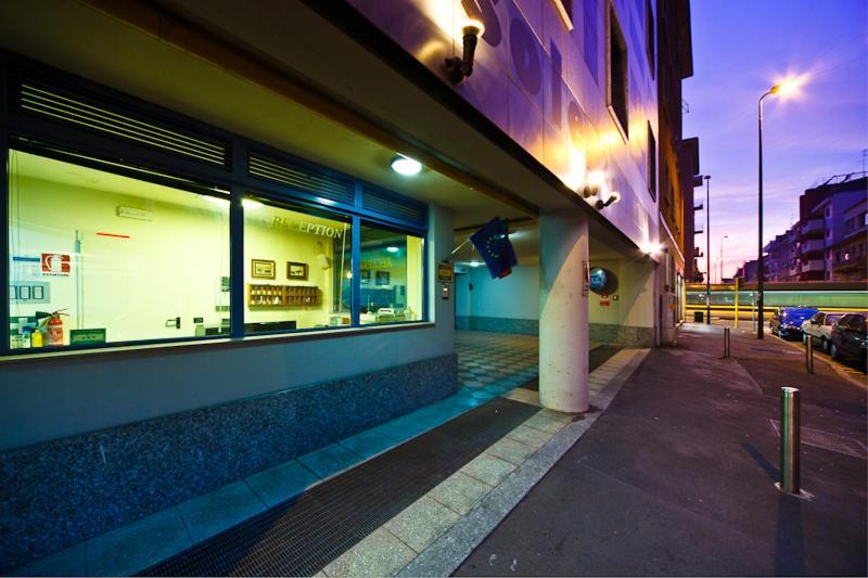 Autosole 2 Hotel Milan Bagian luar foto