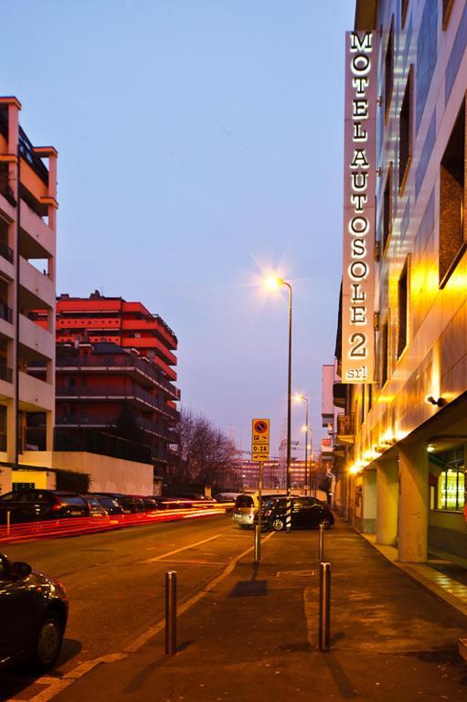 Autosole 2 Hotel Milan Bagian luar foto