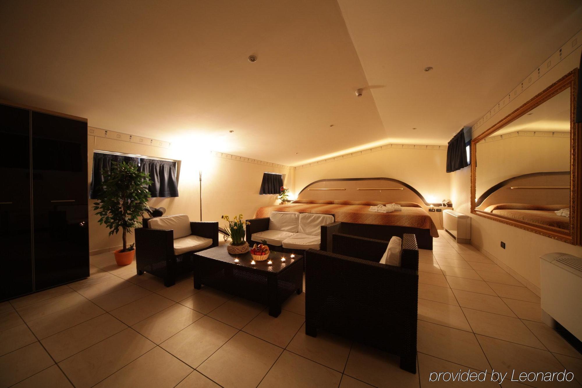 Autosole 2 Hotel Milan Bagian luar foto
