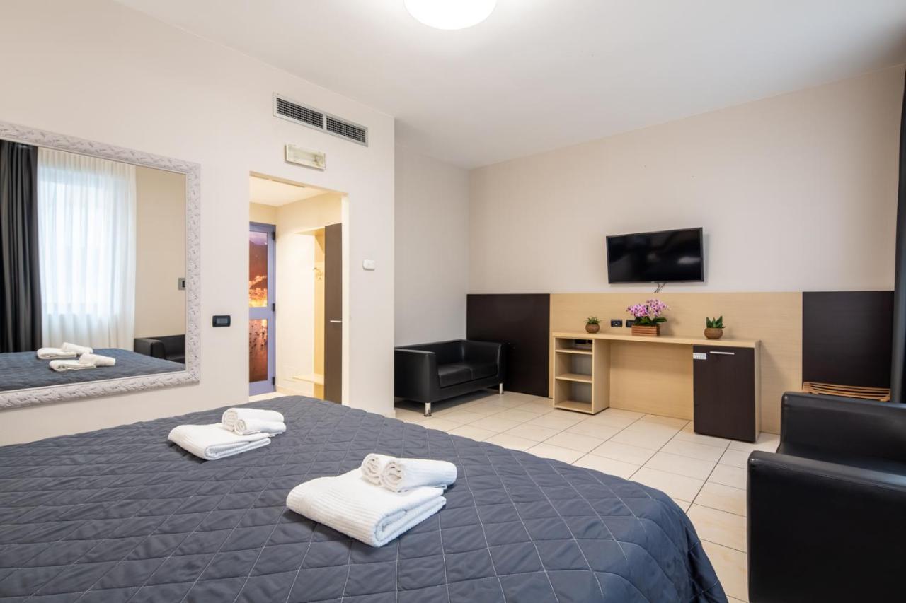 Autosole 2 Hotel Milan Bagian luar foto